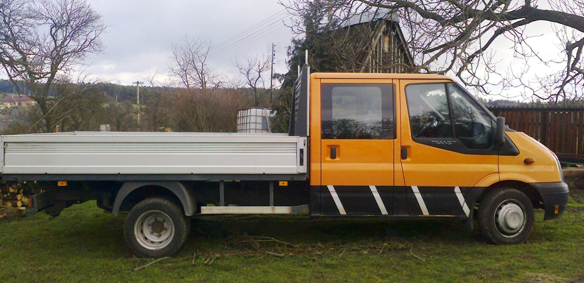 naše auto pro dopravu výrobků