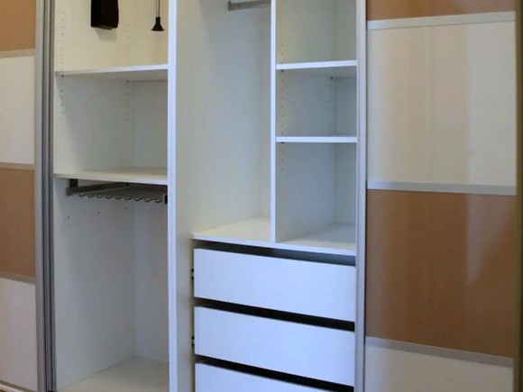 Vestavěné skříně