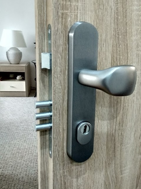 protipožární bezpečné vstupní bytové dveře