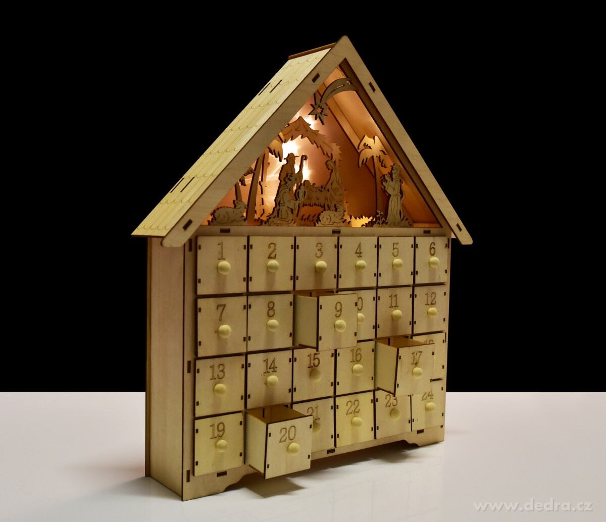 DŘEVĚNÝ LED ADVENTNÍ KALENDÁŘ