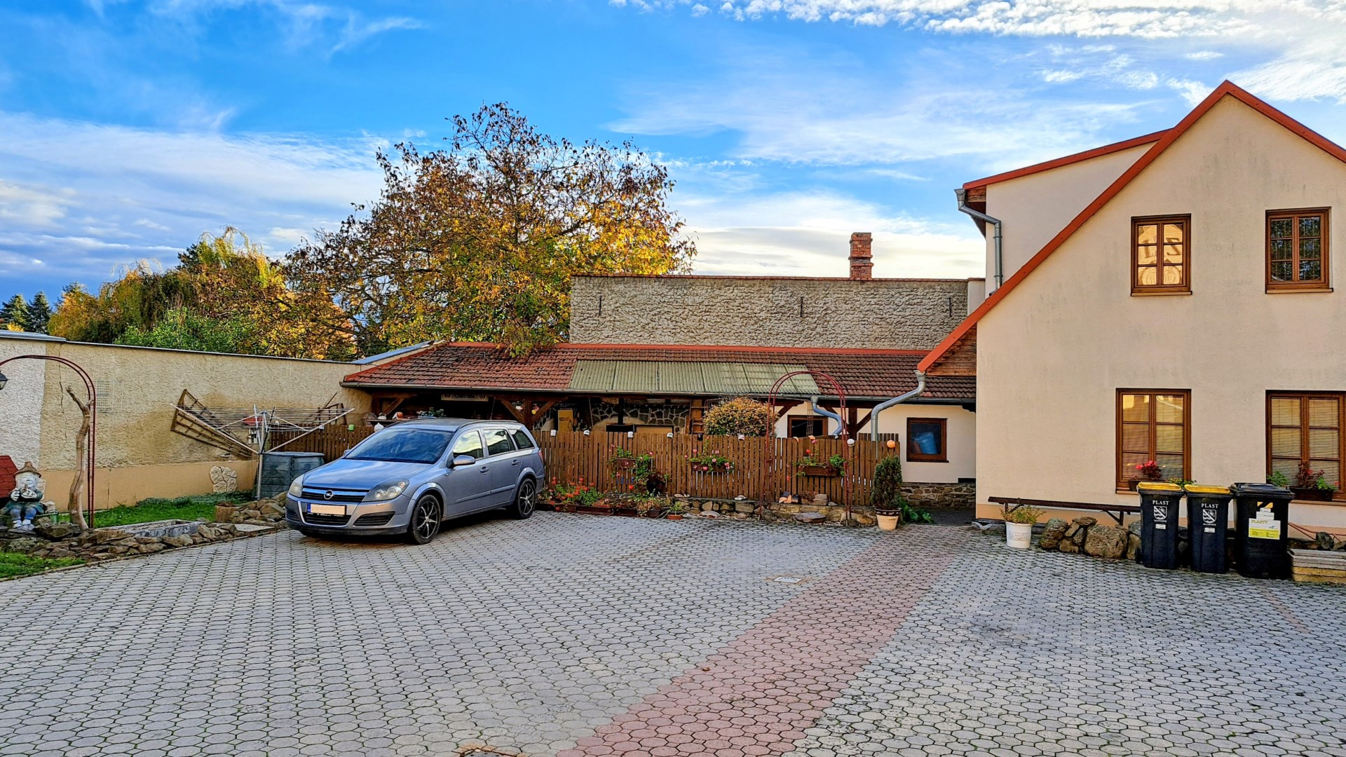 Uzamykatelné parkoviště v objektu