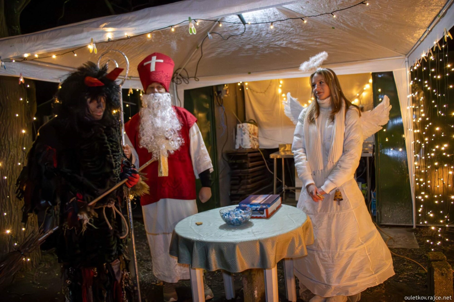 Peklo s Mikulášem na sokolském hřišti