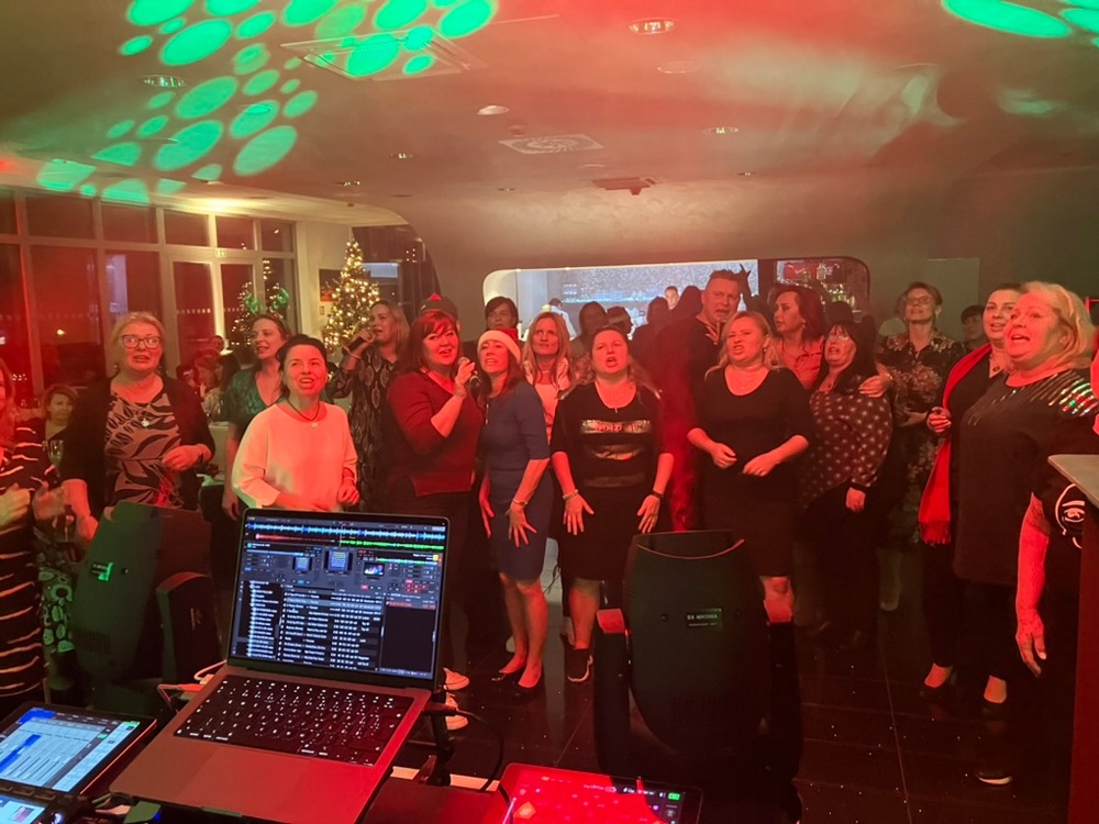 DJ a karaoke