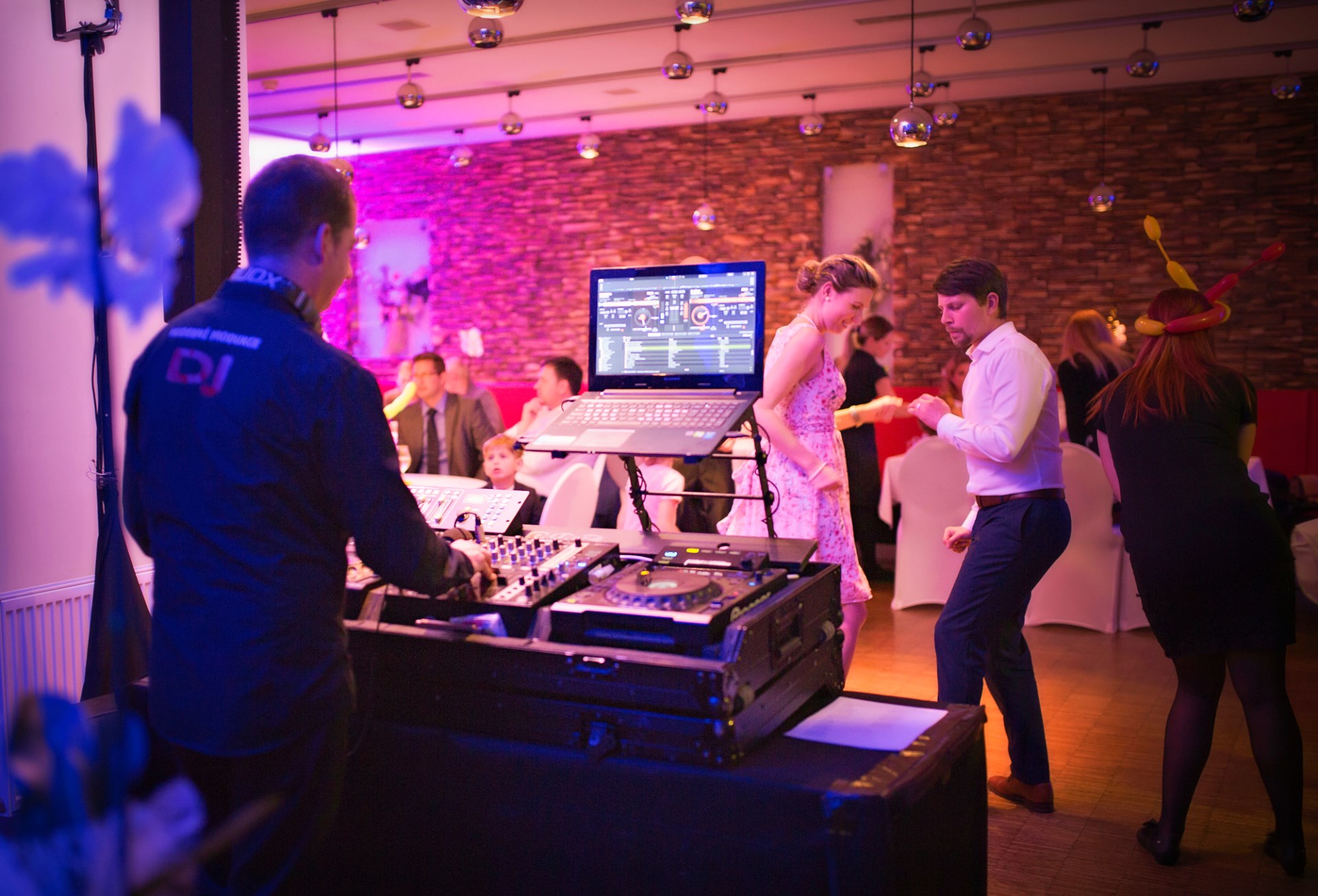 DJ na párty